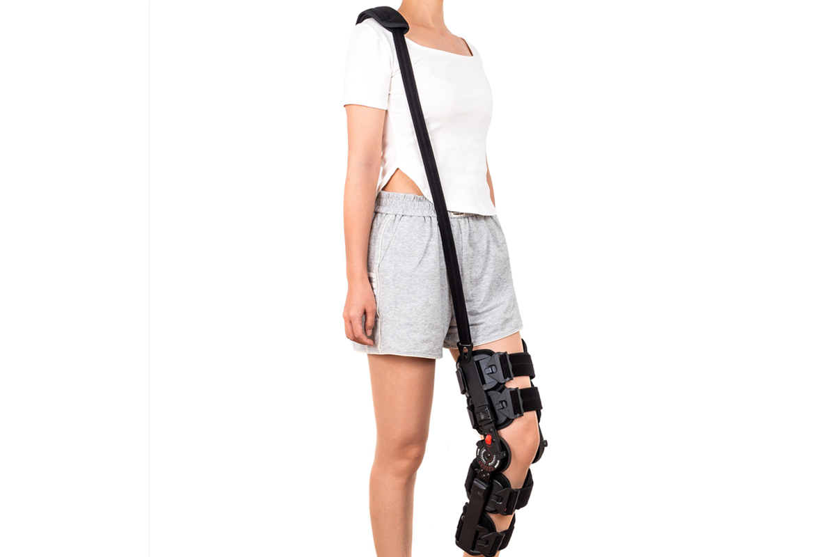 Functional 4 - Point Knee Brace - Easy-to-fit strap system - Orthotix UK