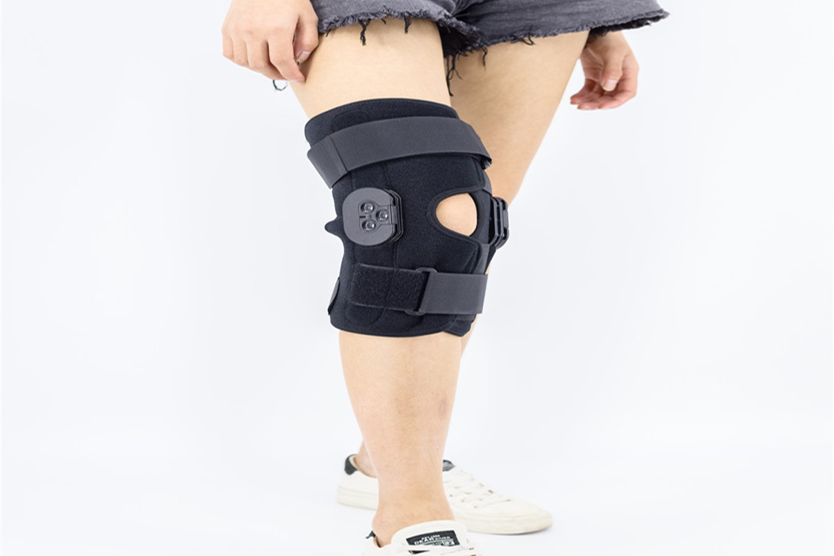 Neoprene hinged Knee sleeve Braces